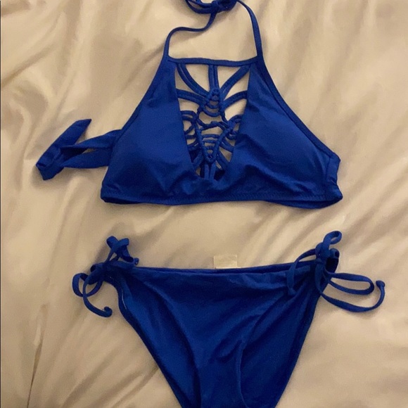 Becca bikini - Picture 1 of 3